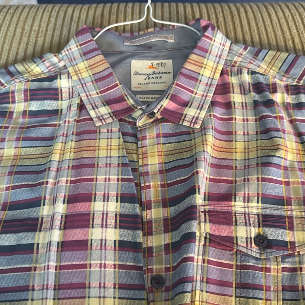 Tommy Bahama men’s casual button down. XL
